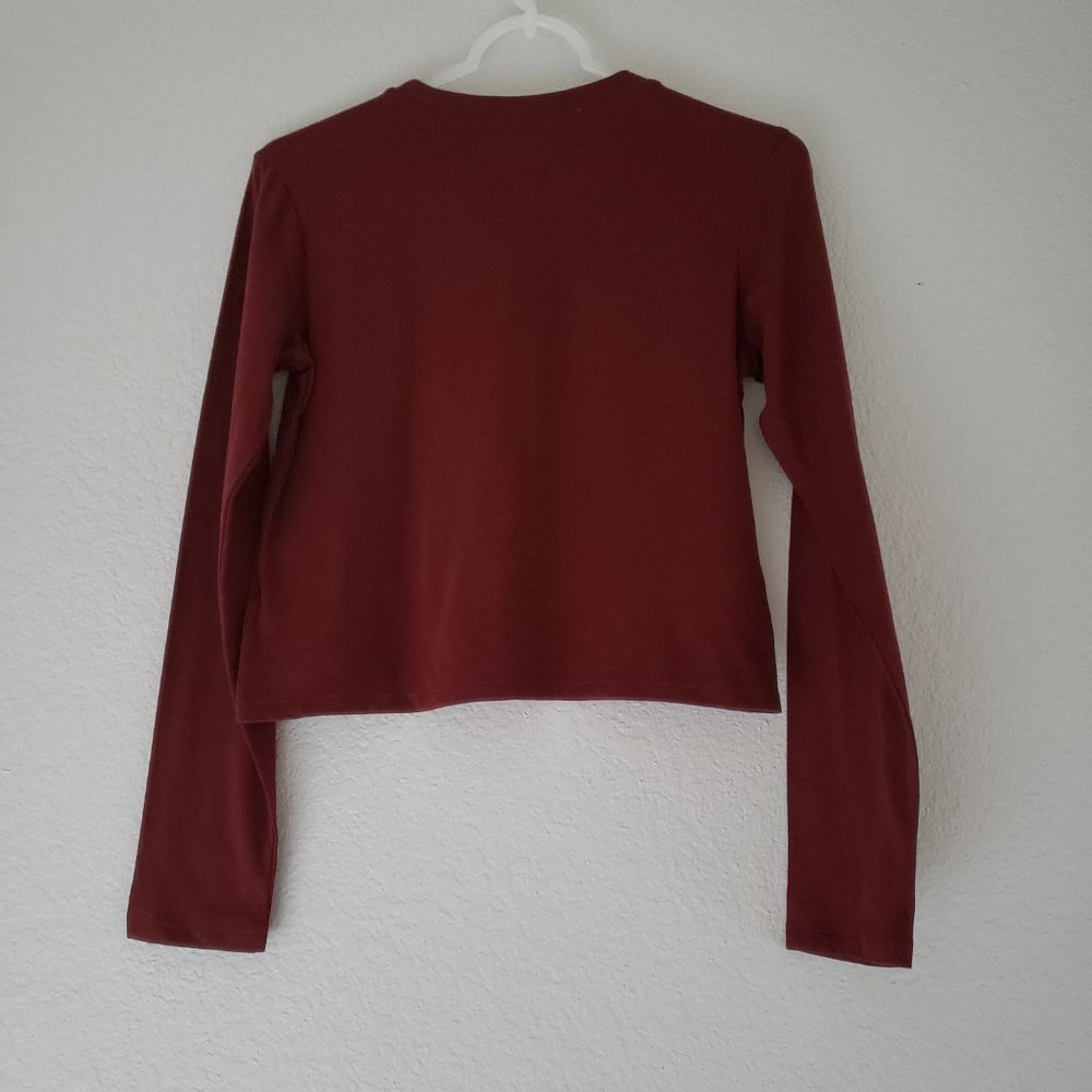 WILD FABLE Medium Long Sleeve Crew Neck Cropped Cotton Burgundy T-Shirt NWT - Picture 3 of 6
